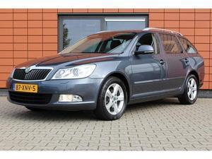 Skoda Octavia Combi 1.6 TDI GREENTECH ELEGANCE BUSINESS LINE XENON NAVI PDC