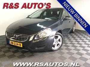 Volvo V60 1.6 D2 Momentum Camera, 2x Pdc, Navigatie, Lmv