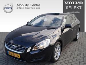 Volvo V60 T3 MOMENTUM Navi Pack