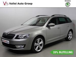 Skoda Octavia Combi 1.6 TDI 105pk GREENTECH AMBITION BUSINESSLINE Navigatie|Climate Control|Parkeersensoren|Lichtm