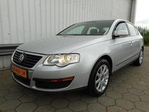 Volkswagen Passat 1.6 Fsi Trendline