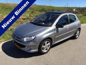 Peugeot 206 1.6 16v Griffe  Leer Glazen dak Climate 15``LMV