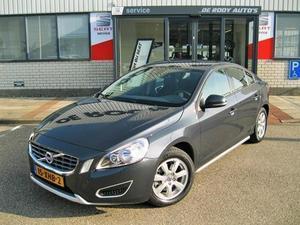 Volvo S60 1.6 T3 POWERSHIFT KINETIC NL-auto, navigatie, pdc, clima, dealeronderhouden, etc... KEURIGE AUTO!