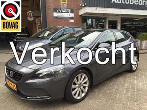 Volvo V40 1.6 D2 SUMMUM LEDER-PANORAMADAK-NAVI-XENON-ECC-PDC END OF YEAR SALE!! PAK UW VOORDEEL!!