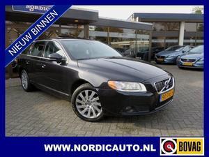 Volvo V70 1.6 T4 LIMITED EDITION SCHUIFDAK NAVIGATIE LEDER XENON AFNEEMBARE TREKHAAK