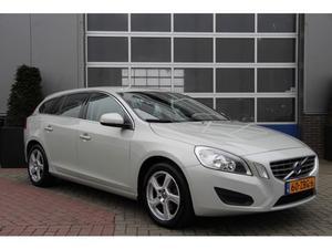 Volvo V60 T3 Momentum Navi 17 Inch