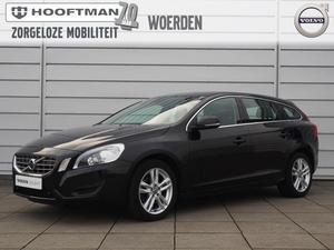 Volvo V60 D2 AUT 6  MOMENTUM XENON NAVI BLUETOOTH 17INCH PARK ASSIST