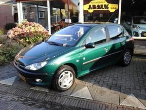 Peugeot 206 1.6-16V Roland Garros Nieuwe koppeling en nieuwe distributieriem met waterpomp!