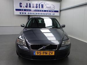 Volvo V50 2.4 KINETIC CLIMATE C. CRUISE C. DEALERONDERH. KEURIGE AUTO.