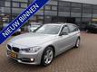 BMW 3-serie Touring 320D AUTOMAAT 184 PK SPORT LINE PANORAMADAK NAVIGATIE TREKHAAK SPORTSTOELEN HEAD UP DISPLAY