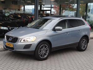 Volvo XC60 2.0 D3 FWD Momentum RTI Navigatie Schuifdak Bluetooth Trekhaak etc.