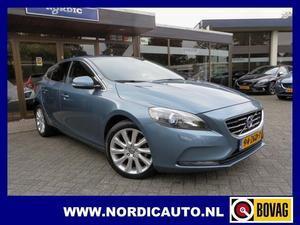 Volvo V40 1.6 D2 SUMMUM BUSINESS NAVIGATIE XENON CAMERA LED KEYLESS 17 INCH