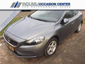 Volvo V40 2.0 D4 Momentum Business    Bluetooth   Navi   Trekhaak   Camera   PDC