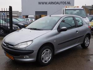 Peugeot 206 1.4 GENTRY, 147.943 KM NAP, STUURBEKRACHTIGING, ELEK-RAMEN, CENT-VERGRENDELING, RADIO-CD, AIRBAGS