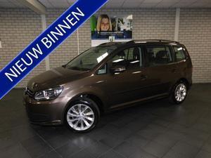 Volkswagen Touran 1.6 TDI TRENDLINE, DSG-automaat, 7 persoons, 18 inch, groot navigatie, zeer nette auto