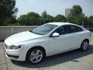 Volvo S60 T3 AUT Momentum, Xenon, Business Pack Connect