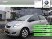 Toyota Yaris 1.3 VVTI COMFORT, 1e eig. Dealeronderhouden. Airco en stuurbekr. !