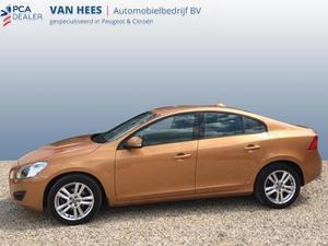 Volvo S60 1.6 DRIVe Kinetic Navigatie halfleer met stof