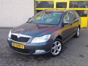 Skoda Octavia Combi 1.4 TSI 120PK GREENTECH ELEGANCE BUSINESS LINE BJ2011 Xenon Navi ECC LMV PDC V A