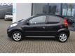 Peugeot 107 1.0-12V Black & Silver 5drs.    Lichtmetaal   Airco   Radio CD-MP3