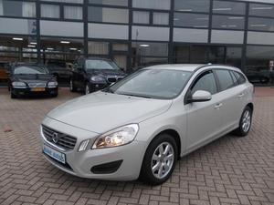 Volvo V60 D2 KINETIC NAVIGATIE HIGH PERFORMANCE AUDIO BLUETOOTH WIT METALLIC