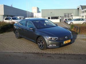 Volkswagen Passat 1.6 TDI Highline 120pk - ACC - 17inch