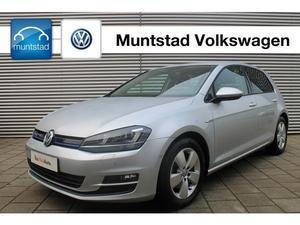 Volkswagen Golf 1.6 TDI 110 pk 5 deurs EDITION BLUEMOTION Navigatie Climatronic Xenon 16 inch LM velgen