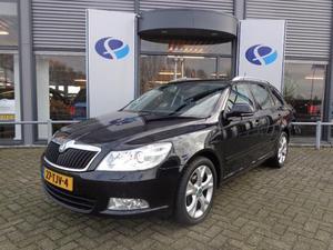 Skoda Octavia Combi 1.2 TSI 105 PK ELEGANCE BUSINESS LINE Navigatie Climatronic PDC   Cruise Control   Groot NAVI