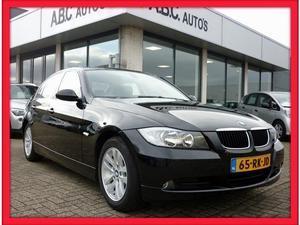 BMW 3-serie 320I DYNAMIC EXECUTIVE Navigatie Schuif Kantel 100.000 KM 1e Eigenaar 6 Maanden BOVAG Garantie