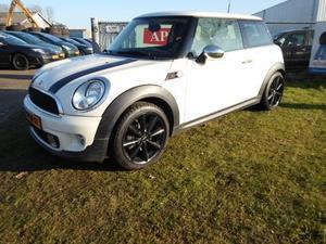 Mini Cooper one sport 1.6 ONE HOLLAND STREET NEW FULLSCREEN NAVIGATIE EN CLIMATE CONTROL