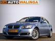 BMW 3-serie 318i LUXURY LINE, NL Auto, Sportstoelen, Zwart Leder, Bi-Xenon, Groot Navigatie, 2x Pdc, Clima, Crui