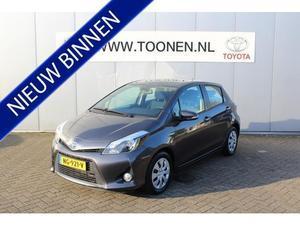 Toyota Yaris 1.5 FULL HYBRID ASPIRATION Navigatie, Licht en regensensor