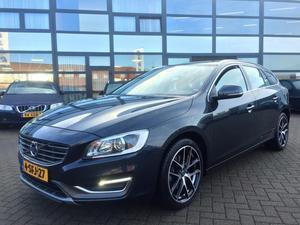 Volvo V60 D2 AUTOMAAT SUMMUM LEER NAVIGATIE XENON TREKHAAK NIEUW MODEL