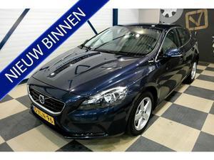 Volvo V40 bjr 2014 14% Bijtelling! 2.0 D4 140kW 190pk 6-bak SUMMUM BNS CLIMA   CRUISE   NAVI SENSUS CONNECT