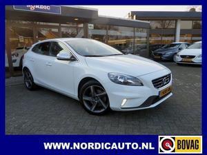 Volvo V40 1.6 T3 R-DESIGN NAVI LEDER CAMERA LED 17 INCH