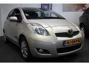 Toyota Yaris 1.3 VVTi Aspiration NAVI AFN. TREKHAAK AUTOMAAT PDC TEL KEYLESS ENTRY NIEUW STAAT !!