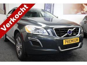 Volvo XC60 2.4D R-Design AWD 205 PK NAVI LEDER DVD KOPSTEUNEN TEL PDC XENON NIEUW STAAT !!