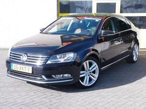 Volkswagen Passat 1.4 TSI 120PK AUTOMAAT HIGHLINE BLUEMOTION BJ2012 VOL-Leder Navi Groot  LMV-18` ECC PDC V A