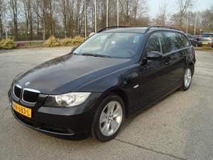 BMW 3-serie Touring 320i Executive Navigatie!