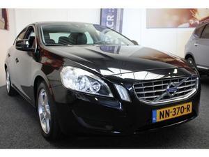 Volvo S60 2.0 D3 Momentum NAVI LEDER AUTOMAAT STOELVERWARMING PDC TEL NIEUW STAAT !!