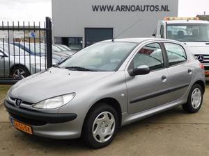 Peugeot 206 1.4 XT 5-DEURS, APK TOT 18-03-2018, STUURBEKRACHTIGING, ELEK-RAMEN, CENT-VERGRENDELING