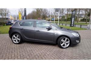 Opel Astra 1.7 CDTI  110pk  Cosmo 5-Deurs ECC, Navigatie, Bluetooth, 19`LM Velgen