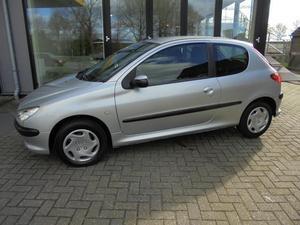 Peugeot 206 1.4 X-LINE Staat in de Krim