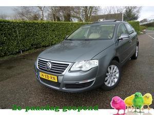 Volkswagen Passat 2.0 TDI Highline DSG   Navi   Schuifdak   Leder-Alcantra   Clima   PDC   Cruise