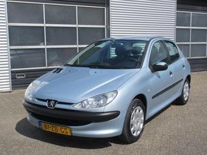 Peugeot 206 1.4 HDI ONE-LINE  68pk  5-Drs  Stuurbekr.  CV afstand  Elek. ramen  Trekhaak  169.138km NAP!