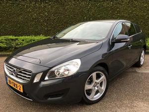 Volvo V60 1.6 T3 150pk H6 MOMENTUM Business Pack Pro 97.000km