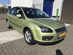 Ford Focus 1.6-16V Futura Voorruitverwarming, Airco, Apk, Cruise Control !