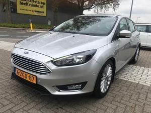 Ford Focus 1.0 Titanium Edition Navigatie, Parkeer Assistent, Stoel verwarming, Apk, Parkeer Sensor voor & acht