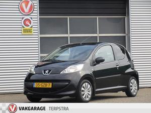 Peugeot 107 1.0-12V XS  68pk  Airco  C.V Afstand  Elek. ramen  Toerenteller  Radio, CD-AUX  Metallic lak.