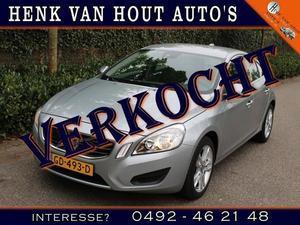 Volvo S60 1.6 DRIVE MOMENTUM R-DESIGN | VERKOCHT